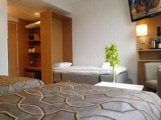 Отель Hotel Savoy Мариехамн Улучшенный двухместный номер с 2 отдельными кроватями-6
