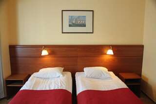 Отель Hotel Savoy Мариехамн Стандартный двухместный номер с 2 отдельными кроватями-7